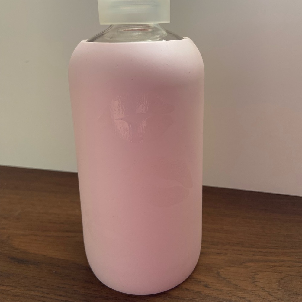 Bkr Little NWOT - Air Kiss Lips